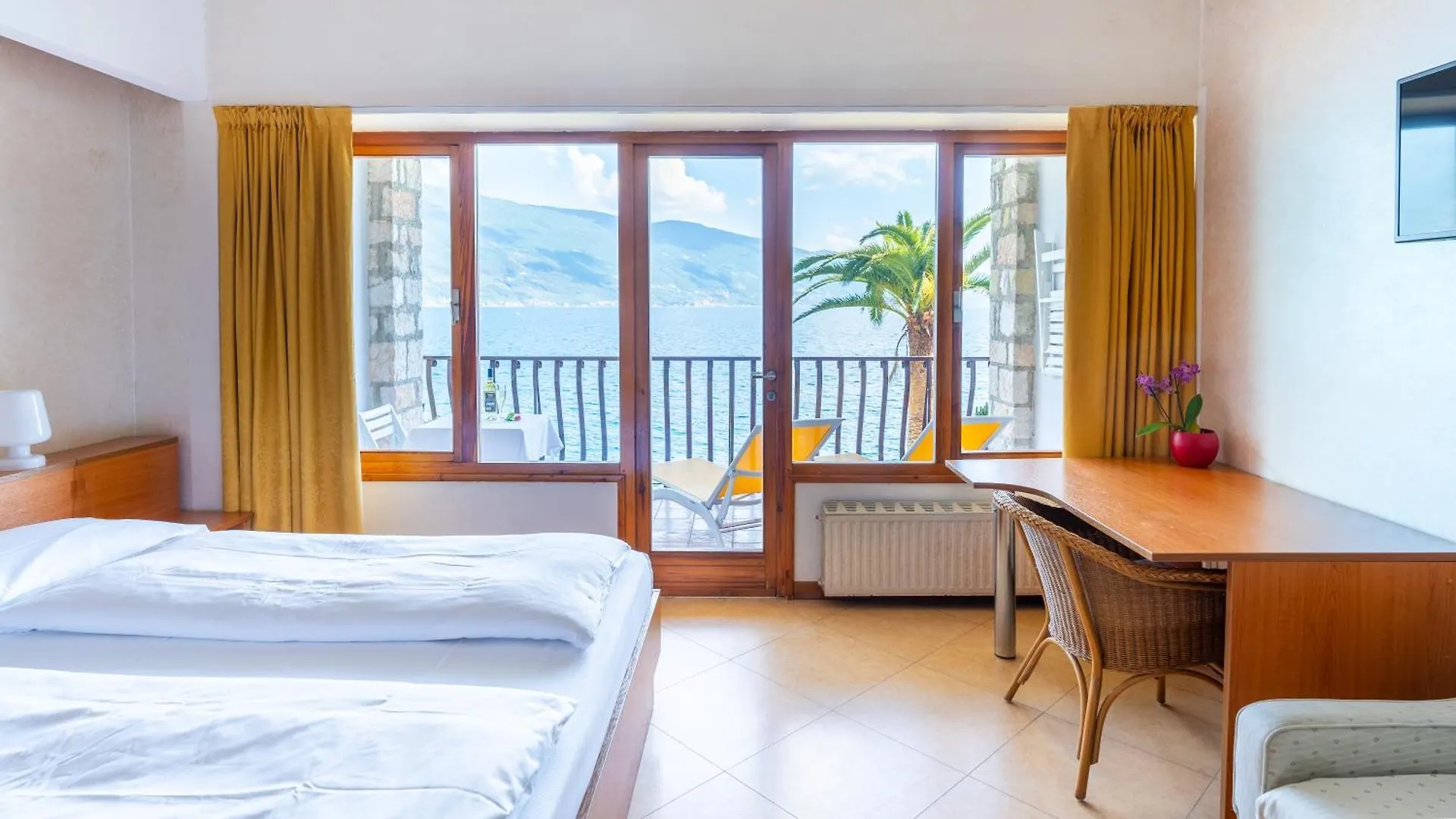 Hotel Forbisicle Tignale 3*,  Italy